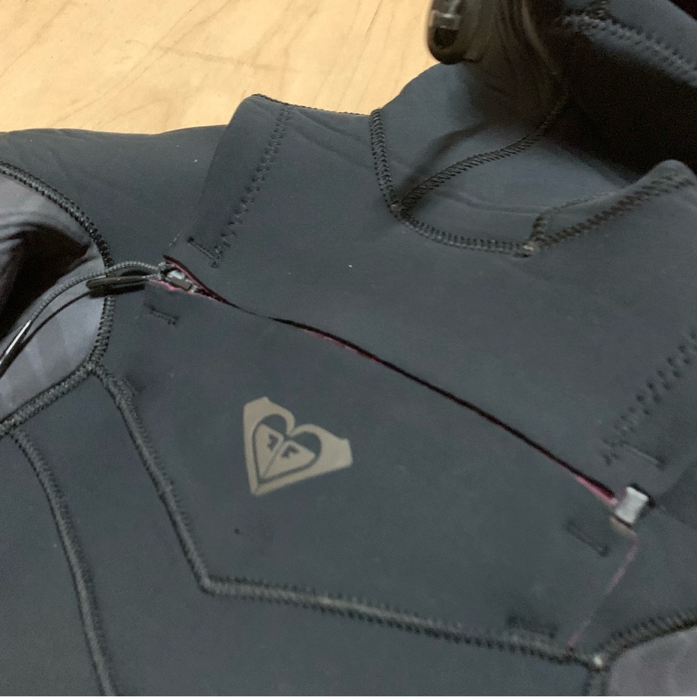 Roxy 543mm Chest Zip Wetsuit with Hood size 4 - Picture 6 of 7